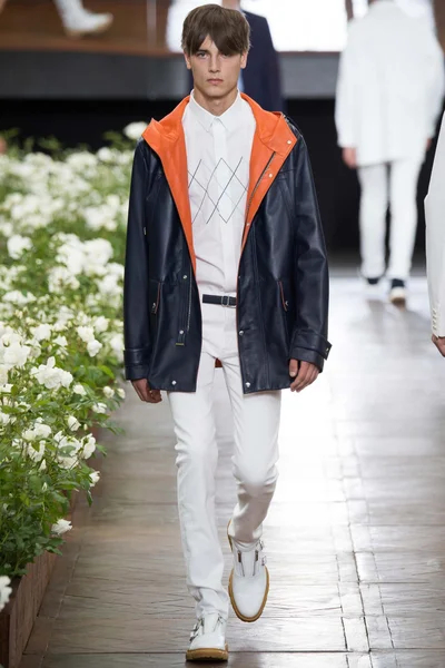 Look 37